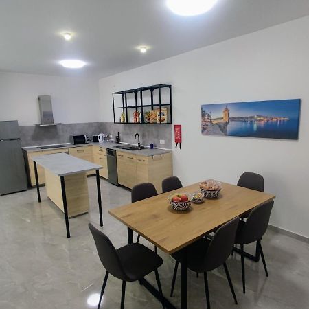 Deggies Apartments - Spacious, Modern Apartment! ناسار المظهر الخارجي الصورة